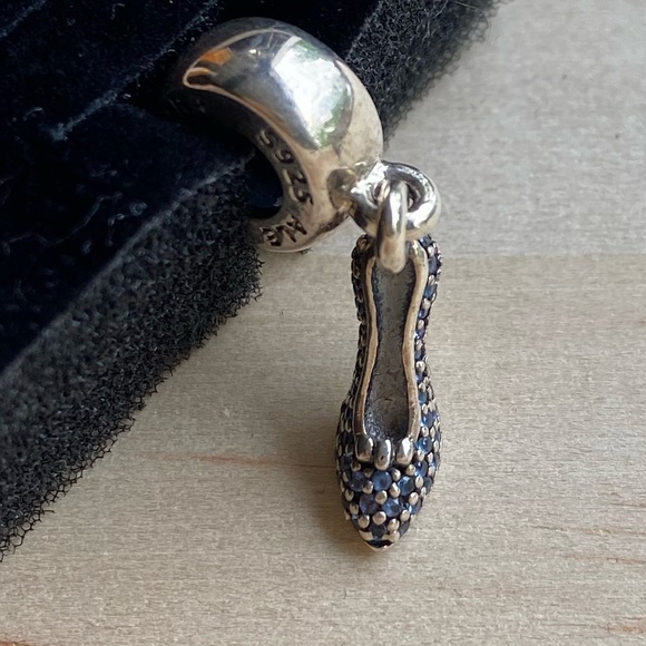 Pandora Disney - Cinderella’s Slipper Charm - Picture 5 of 6